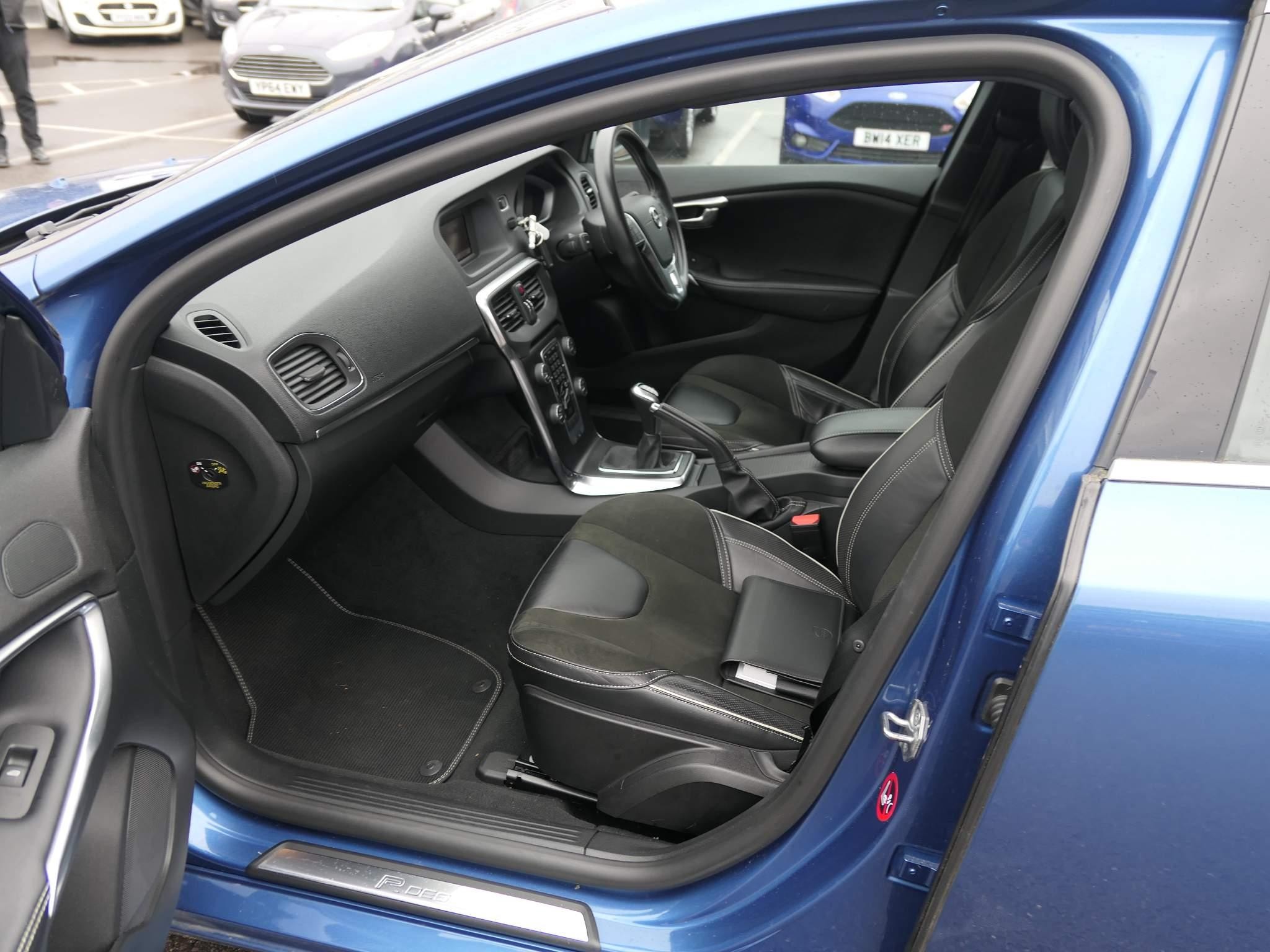 Volvo V40 Image 10