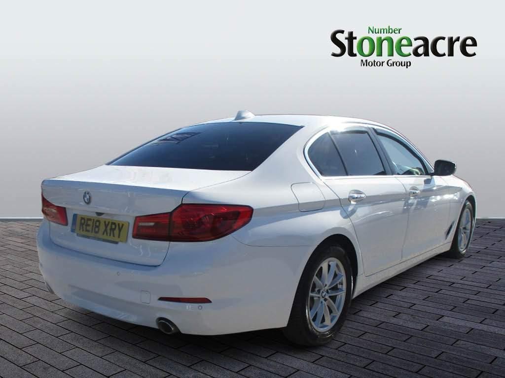 BMW 5 Series Image 3