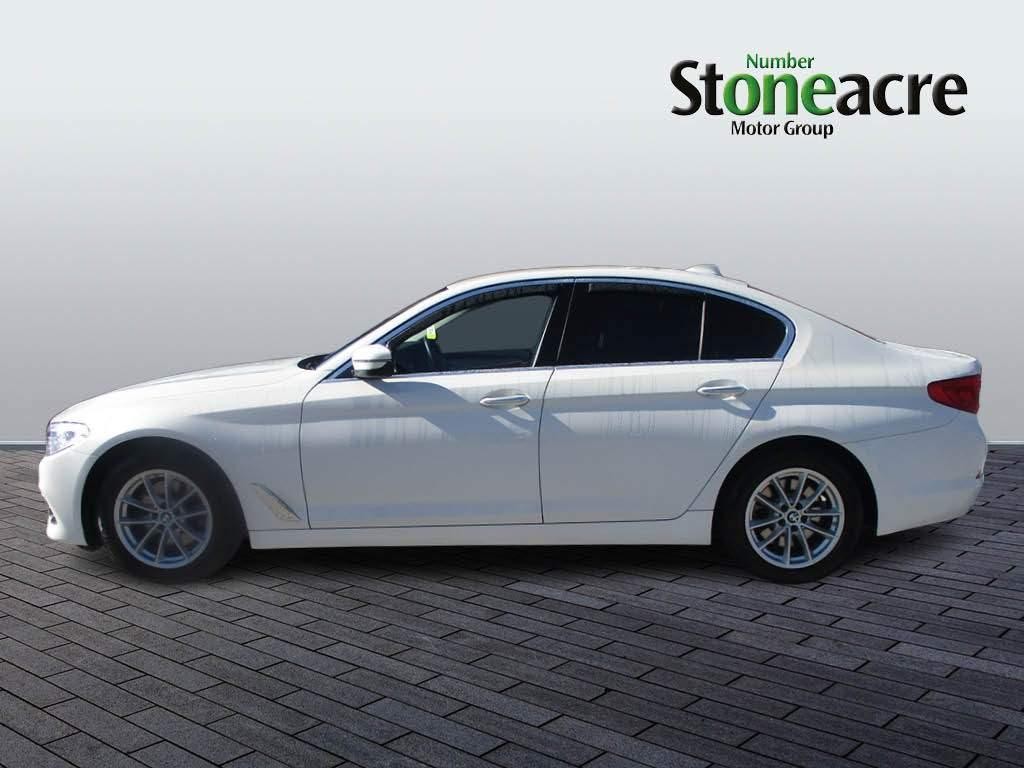 BMW 5 Series Image 6