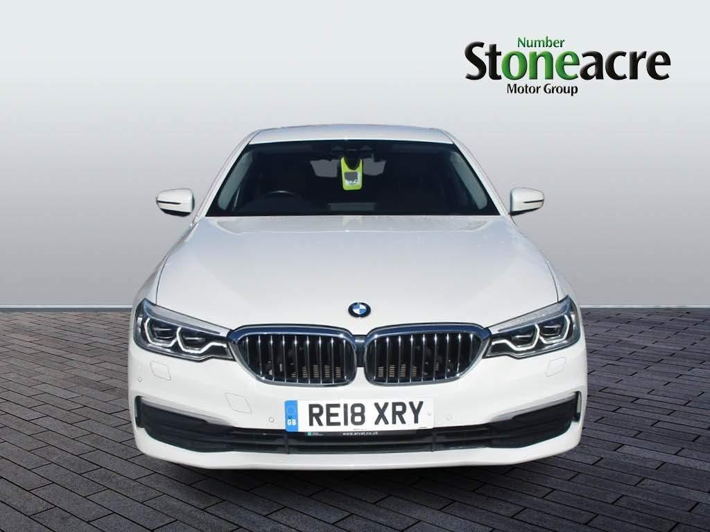 BMW 5 Series Image 8