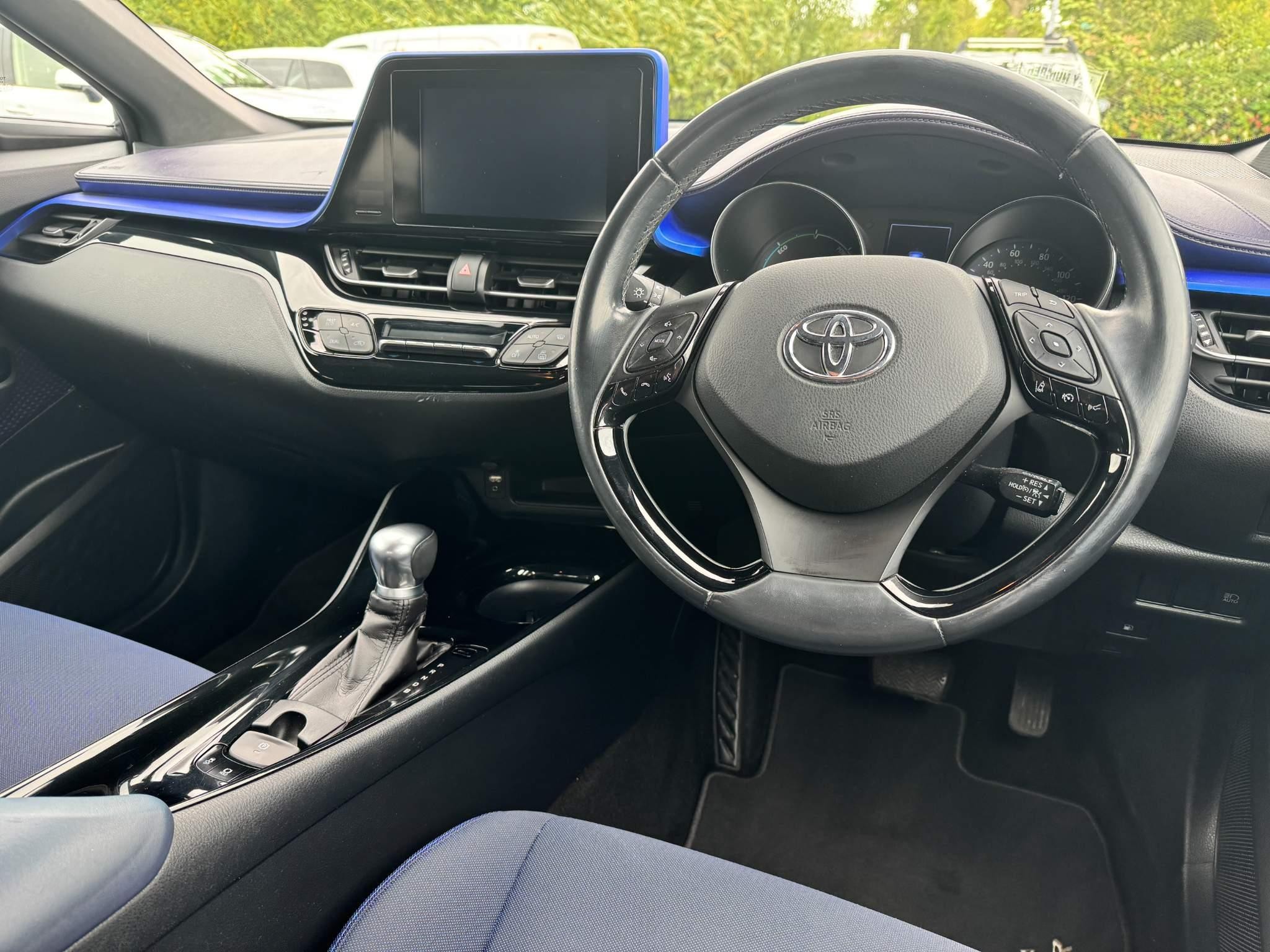 Toyota C-HR Image 16