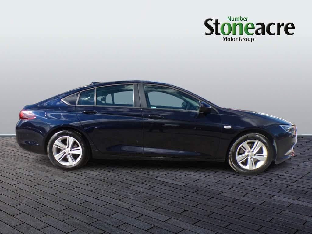 Vauxhall Insignia Image 2