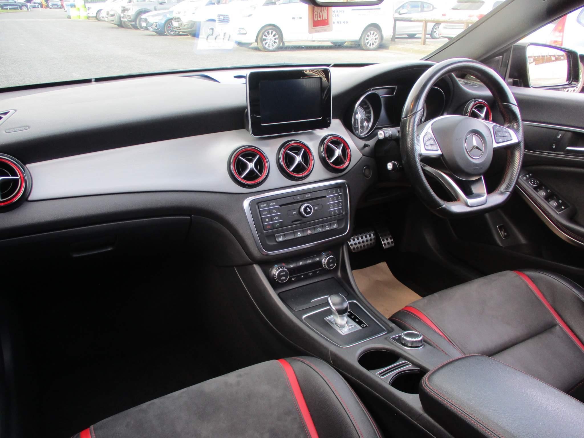 Mercedes-Benz CLA Image 27