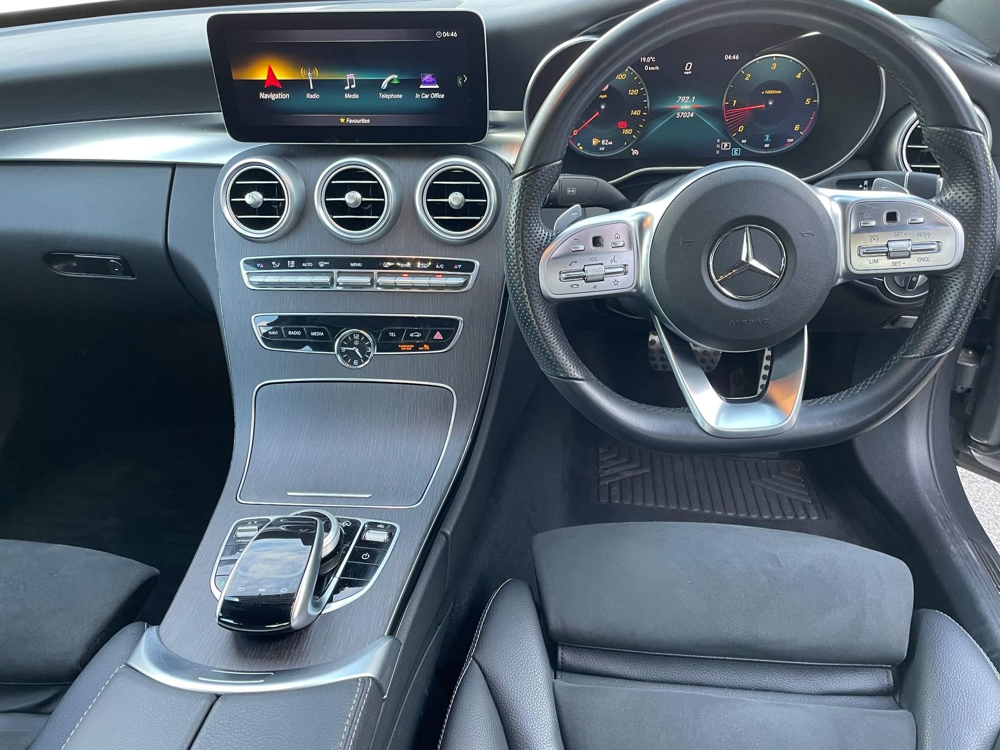 Mercedes-Benz C-Class Image 24