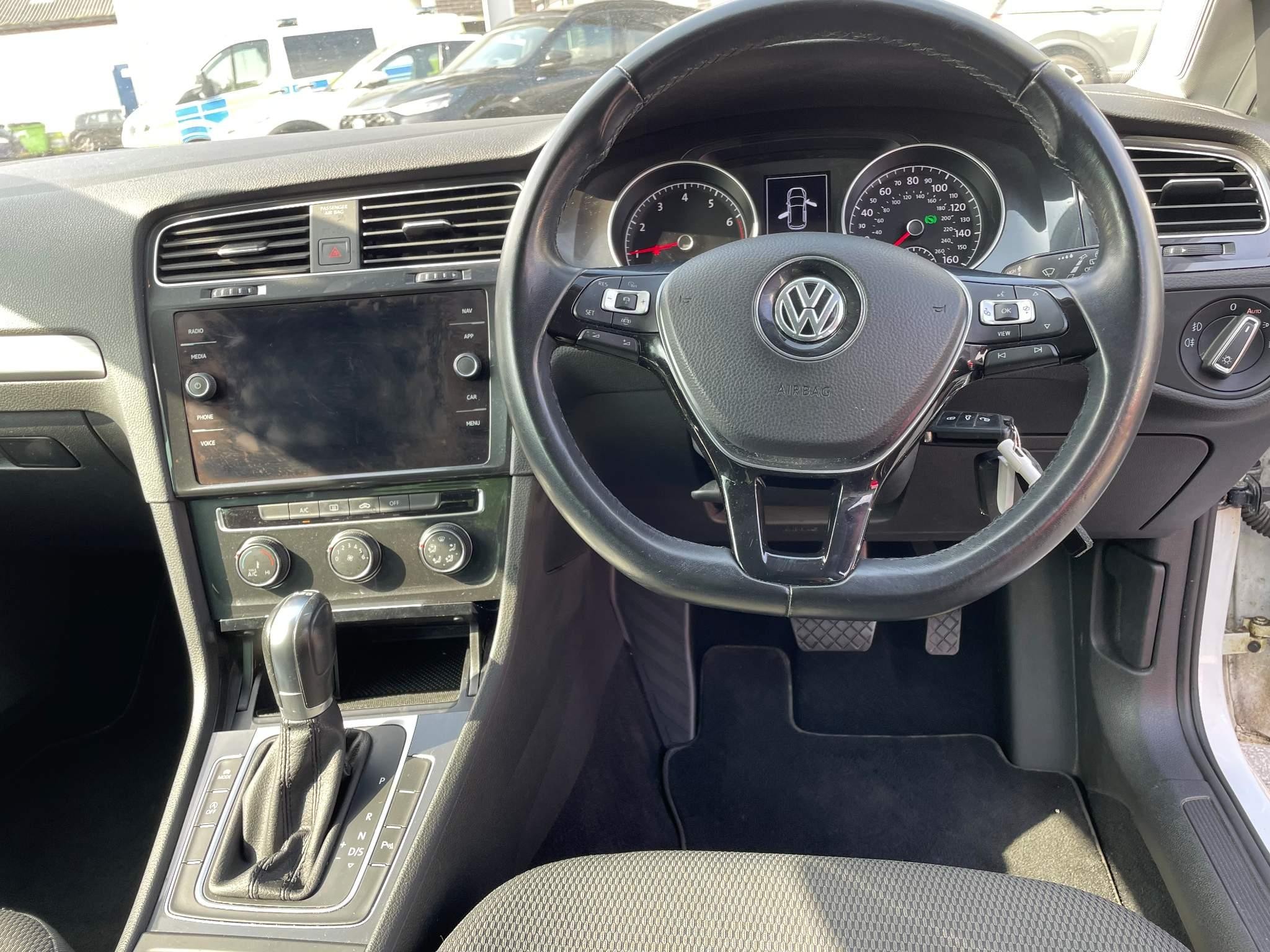 Volkswagen Golf Image 20