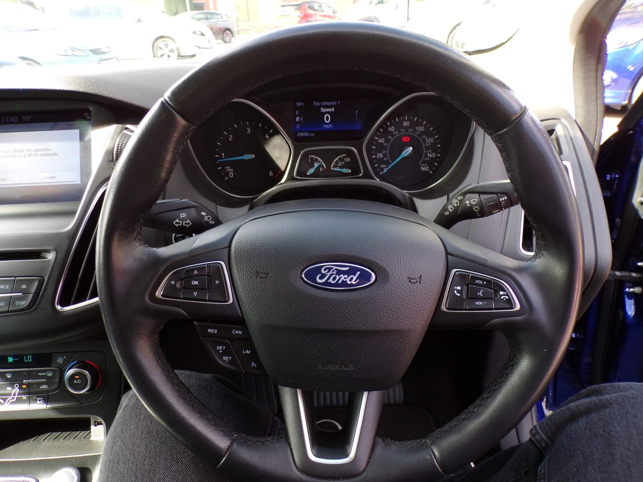 Ford Focus Image 15