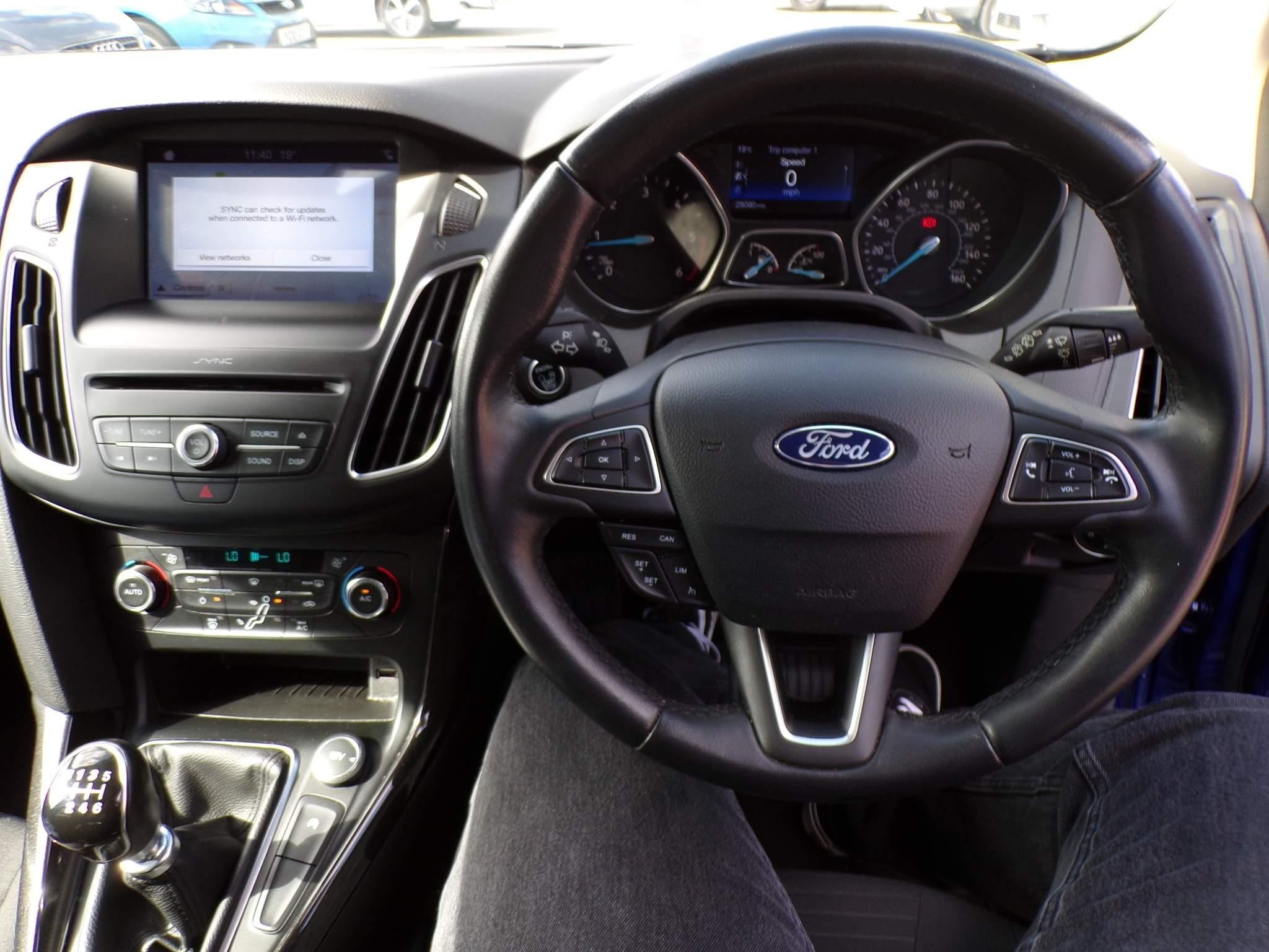 Ford Focus Image 16