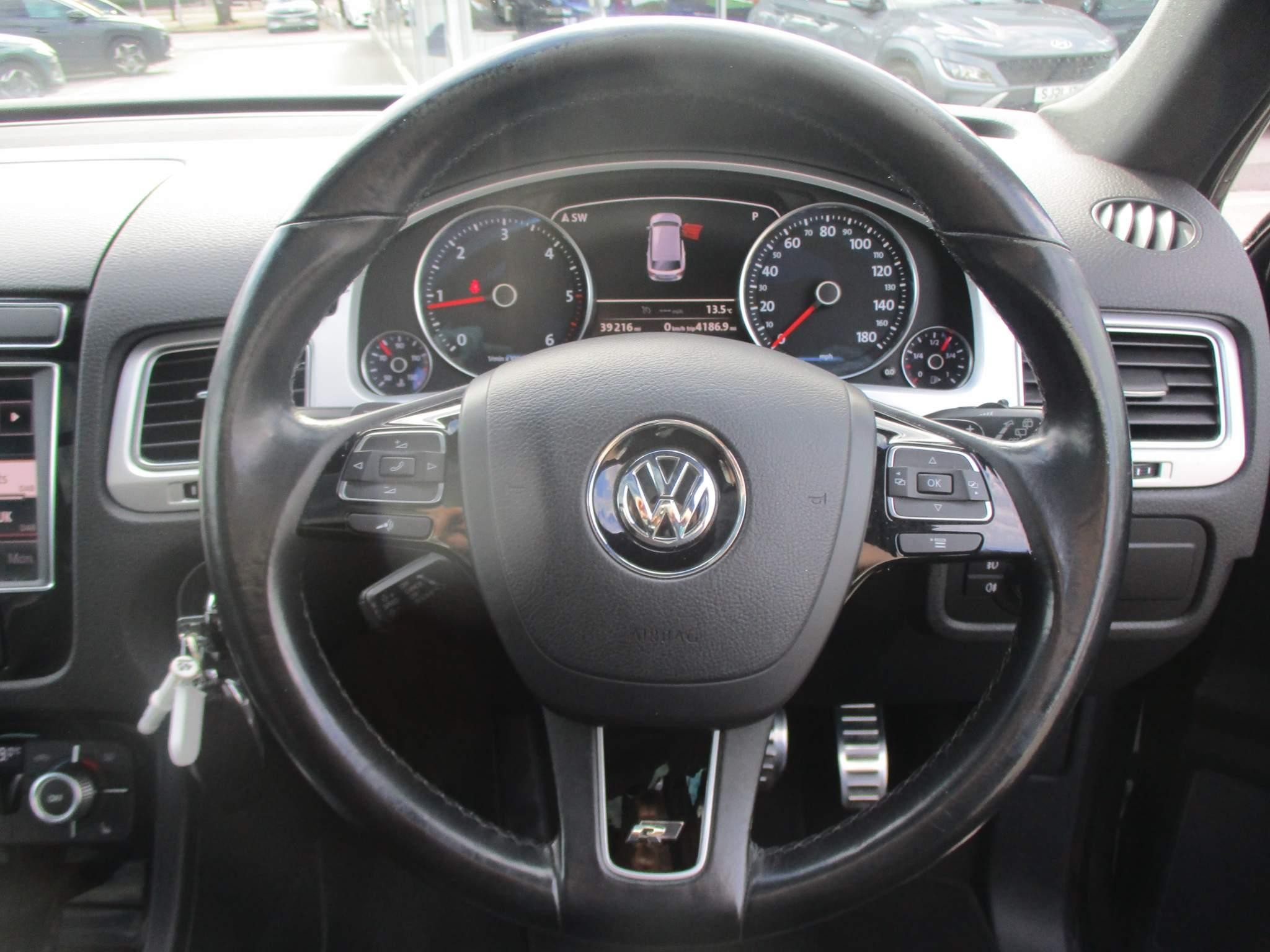 Volkswagen Touareg Image 16