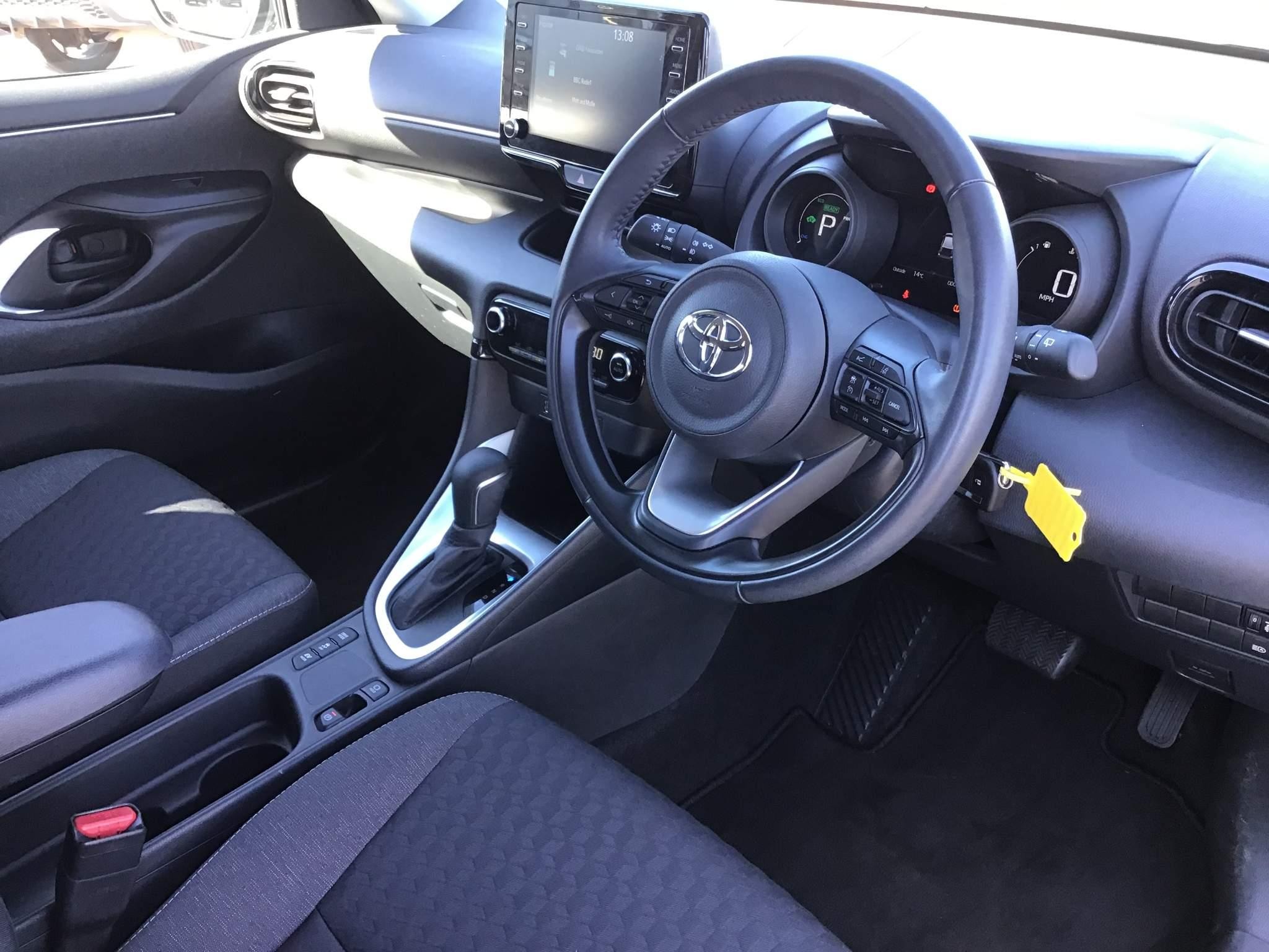 Toyota Yaris Image 15