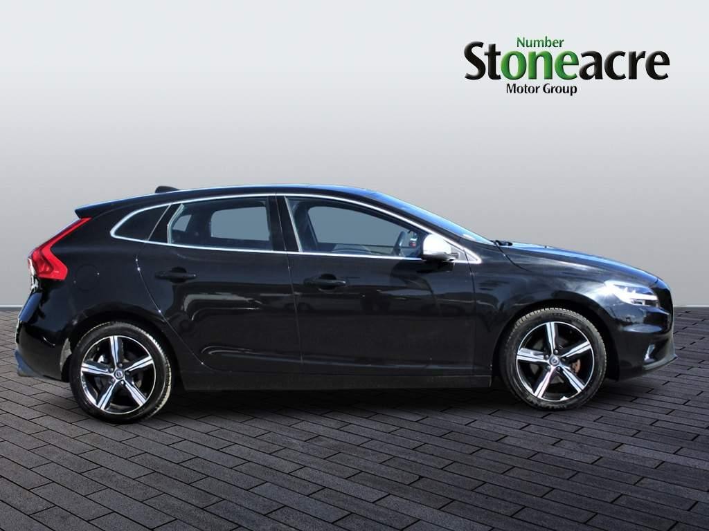 Volvo V40 Image 2