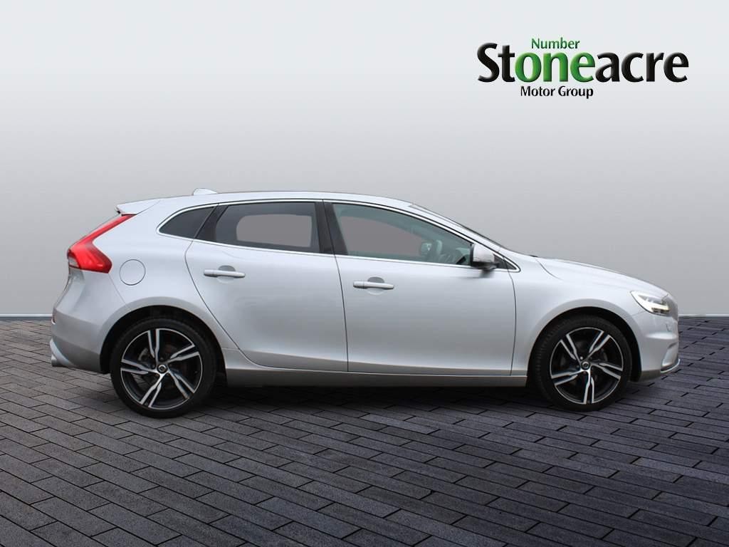 Volvo V40 Image 2