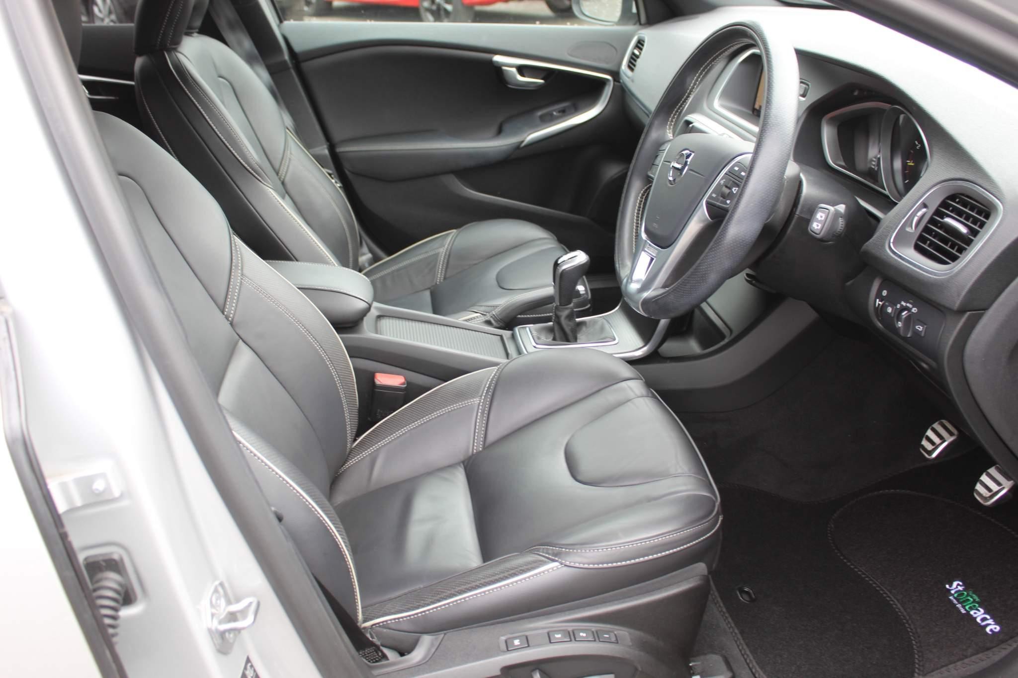 Volvo V40 Image 11