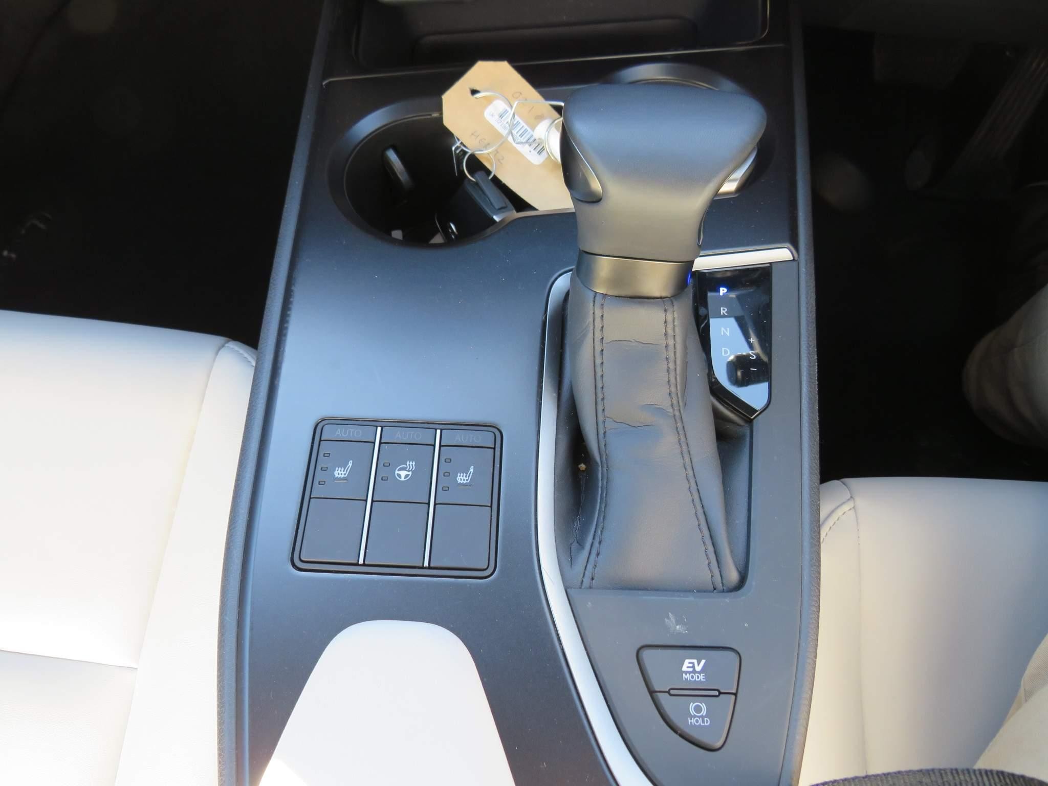 Lexus UX Self-Charging Hybrid Image 18