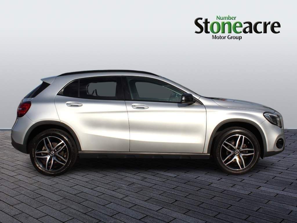 Mercedes-Benz GLA Image 2