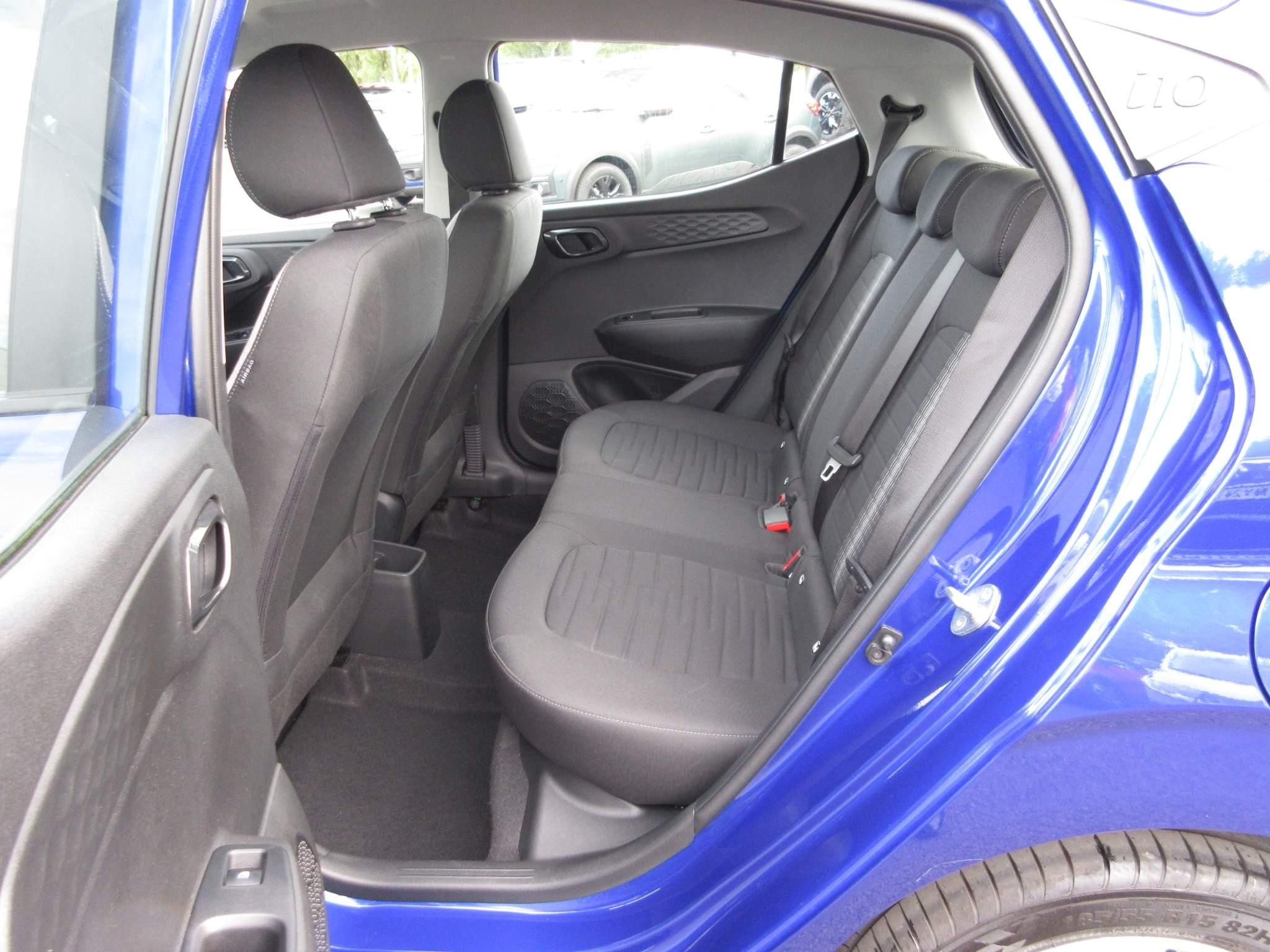 Hyundai i10 Image 12