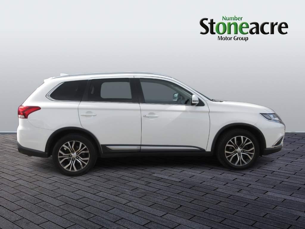 Mitsubishi Outlander Image 2