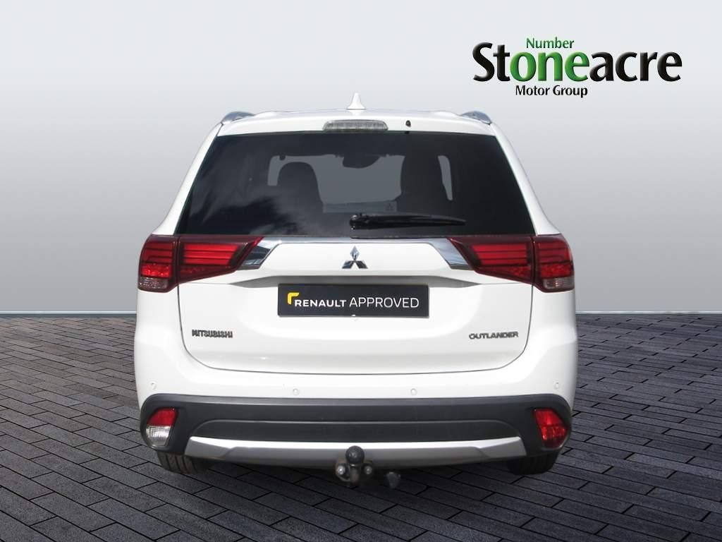 Mitsubishi Outlander Image 4