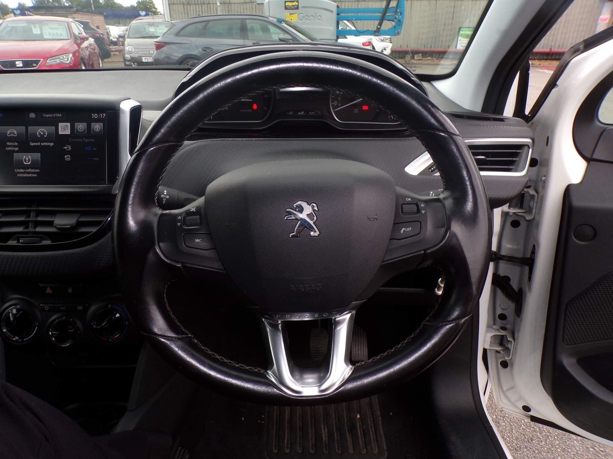 Peugeot 208 Image 13