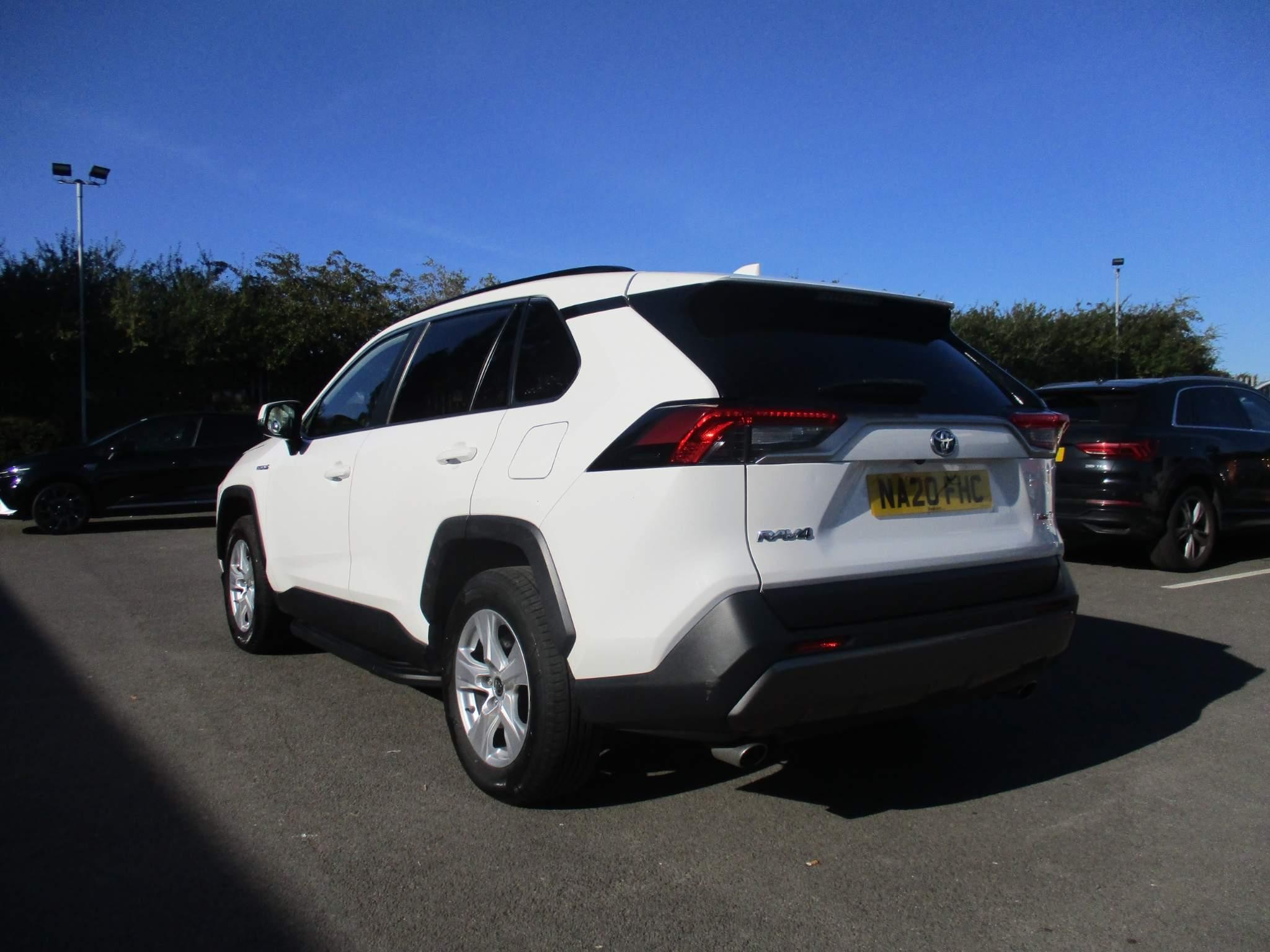 Toyota RAV4 Image 8