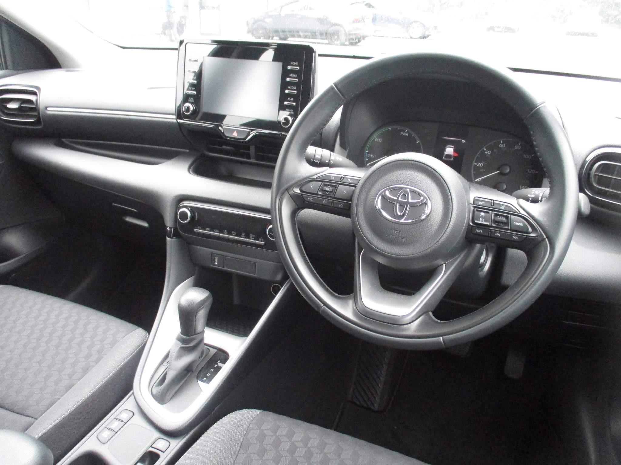 Toyota Yaris Image 16