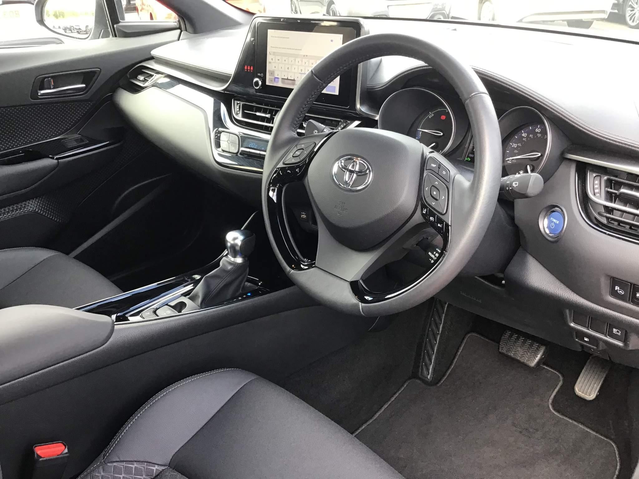 Toyota C-HR Image 15