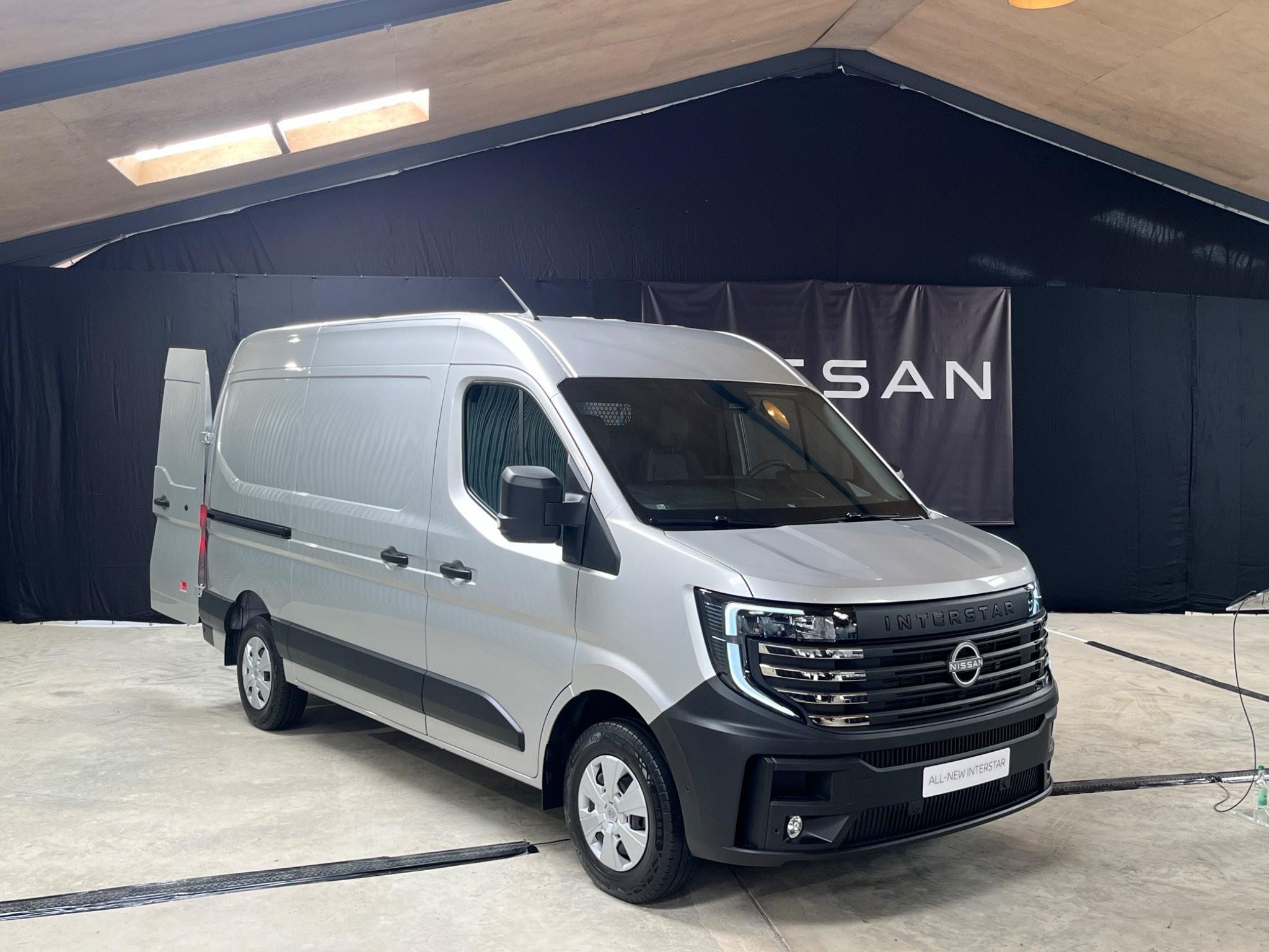 Nissan Interstar Image 1