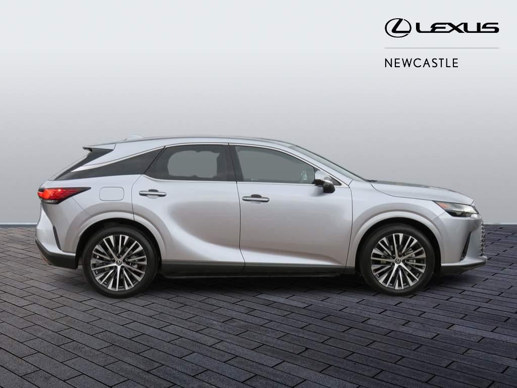 Lexus RX Plug-in Hybrid Image 4