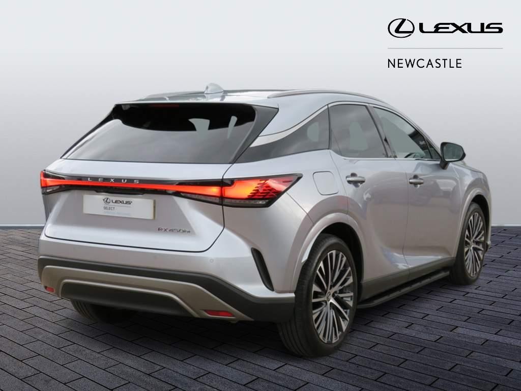 Lexus RX Plug-in Hybrid Image 5