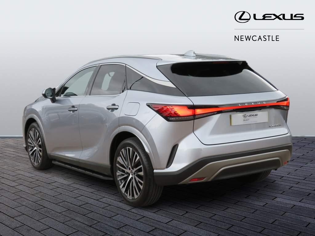 Lexus RX Plug-in Hybrid Image 7