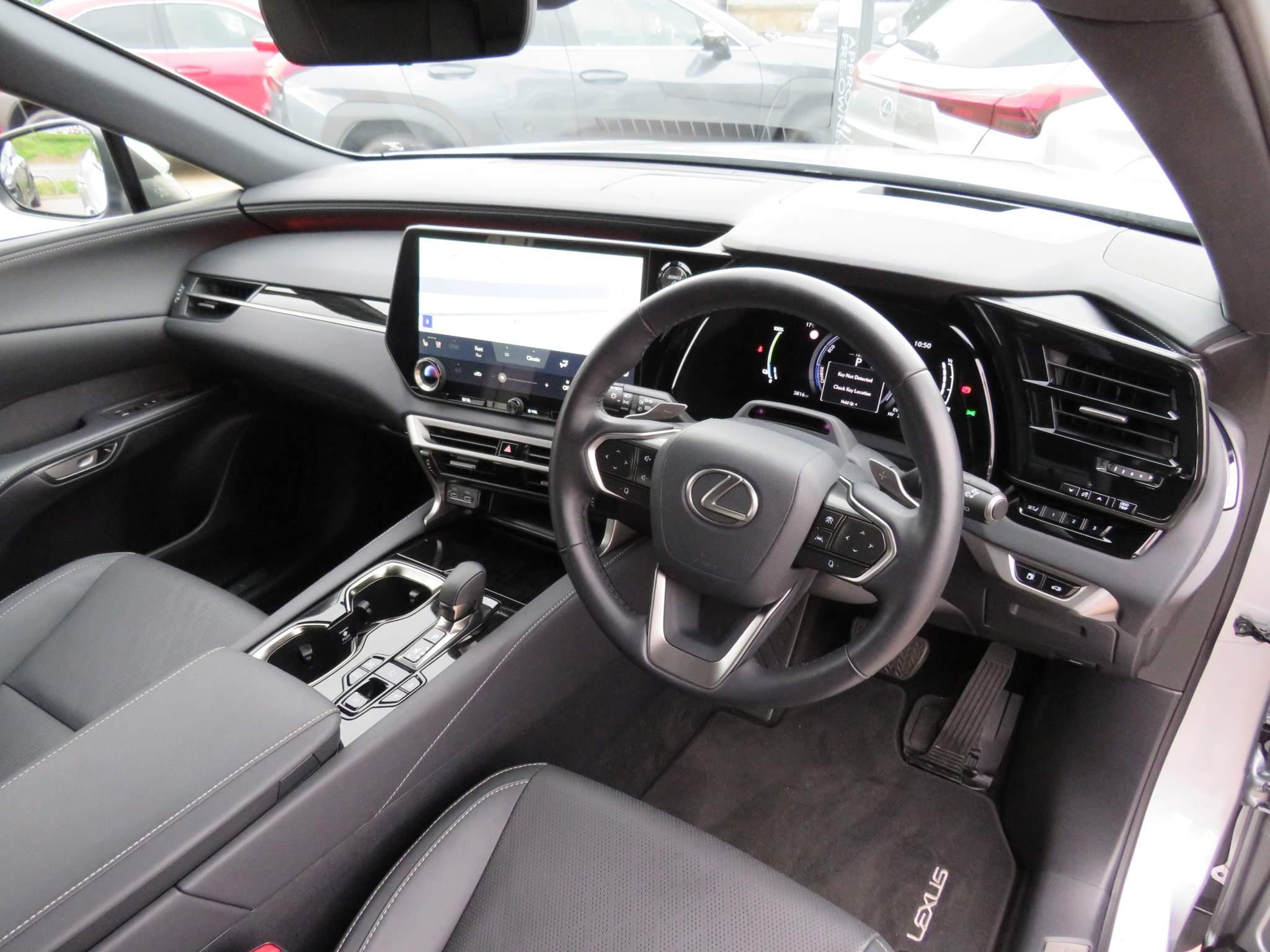 Lexus RX Image 13