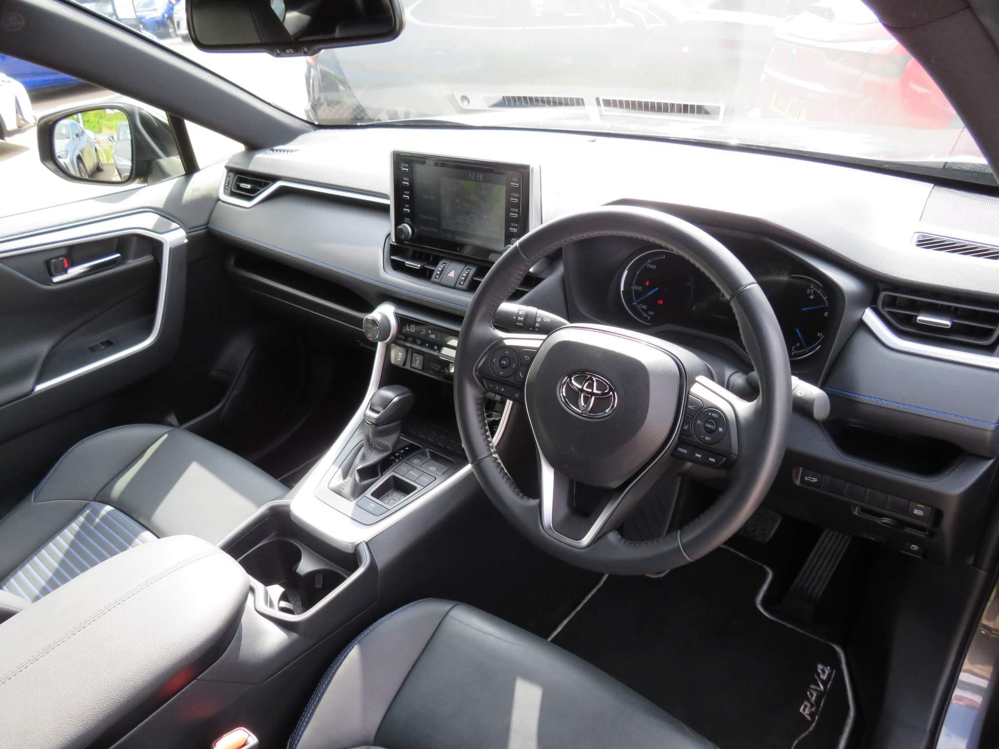 Toyota RAV4 Image 13