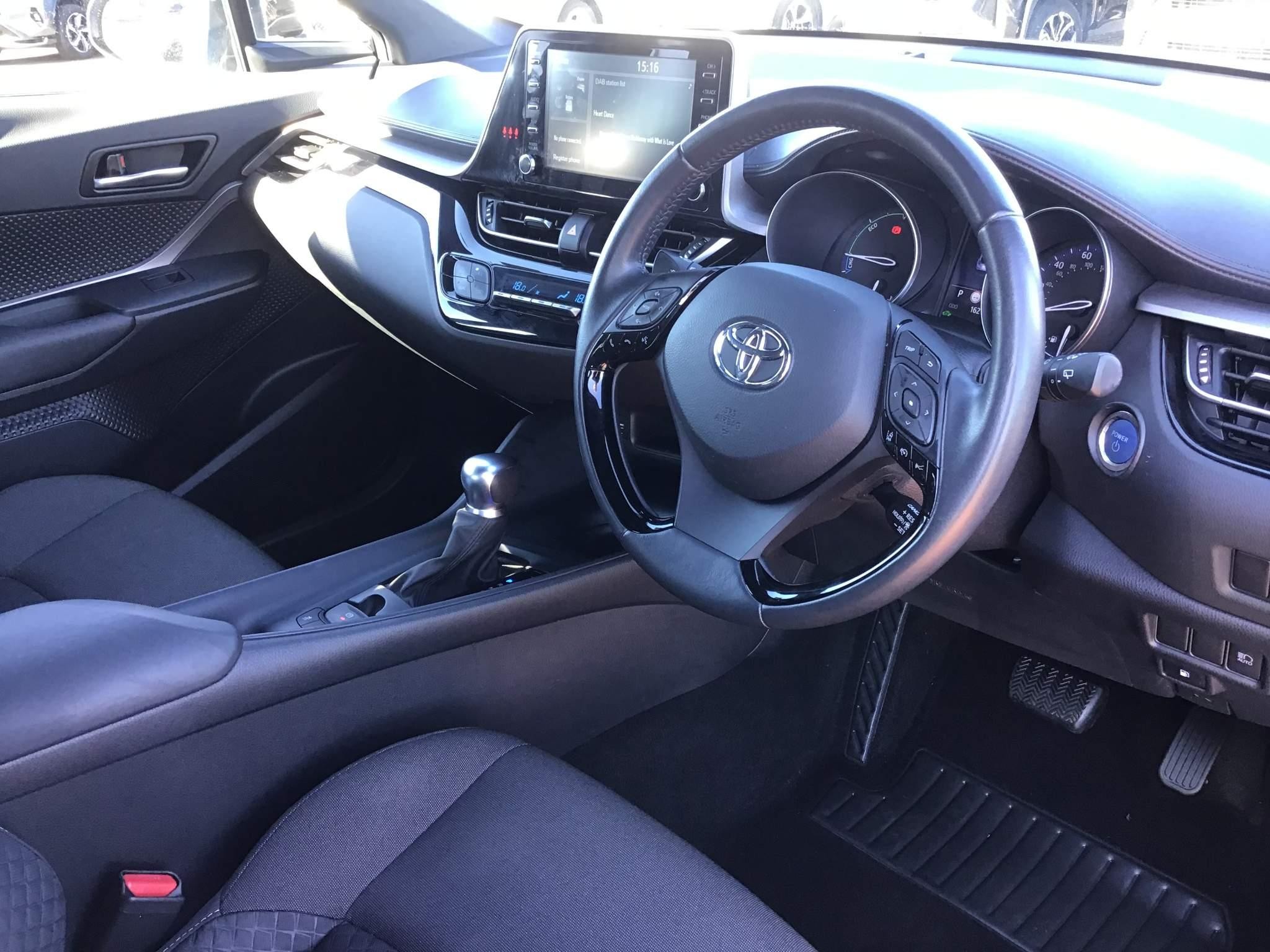 Toyota C-HR Image 15