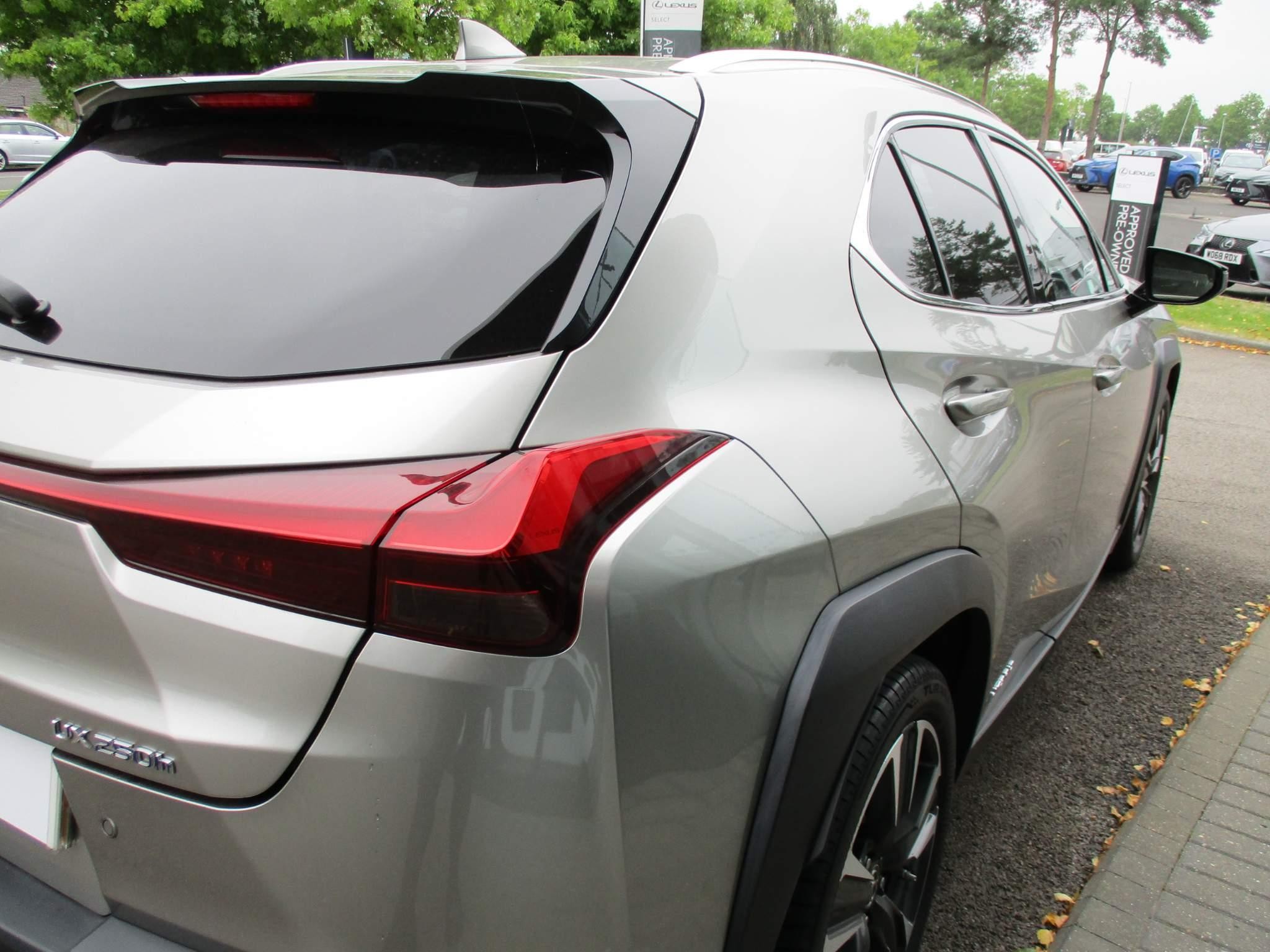 Lexus UX Image 44