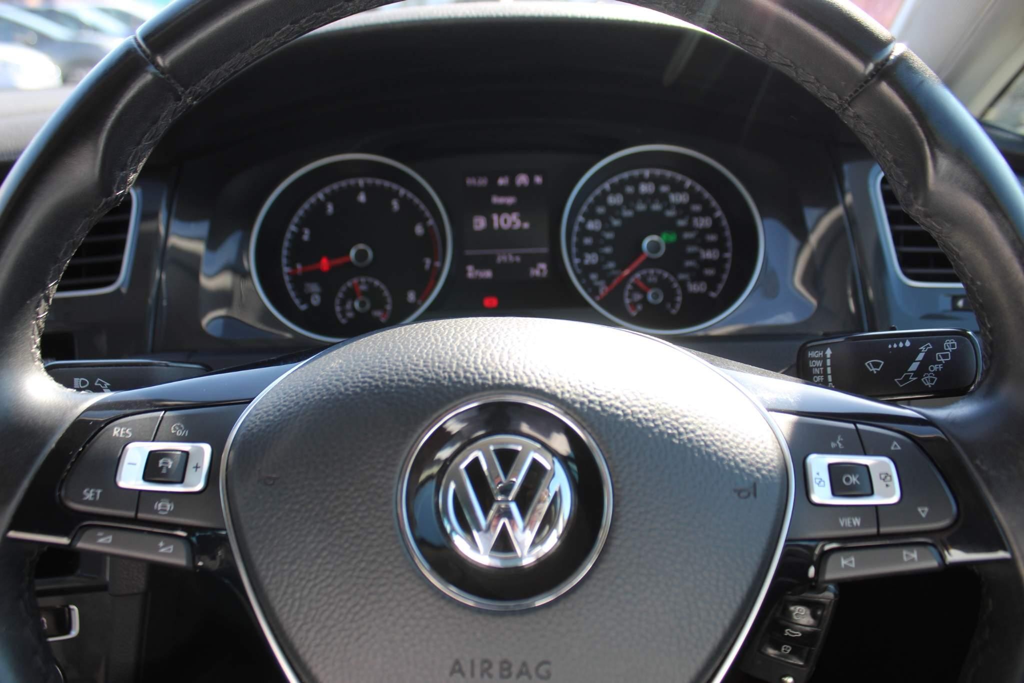 Volkswagen Golf Image 15