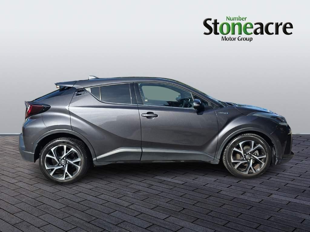 Toyota C-HR Image 2