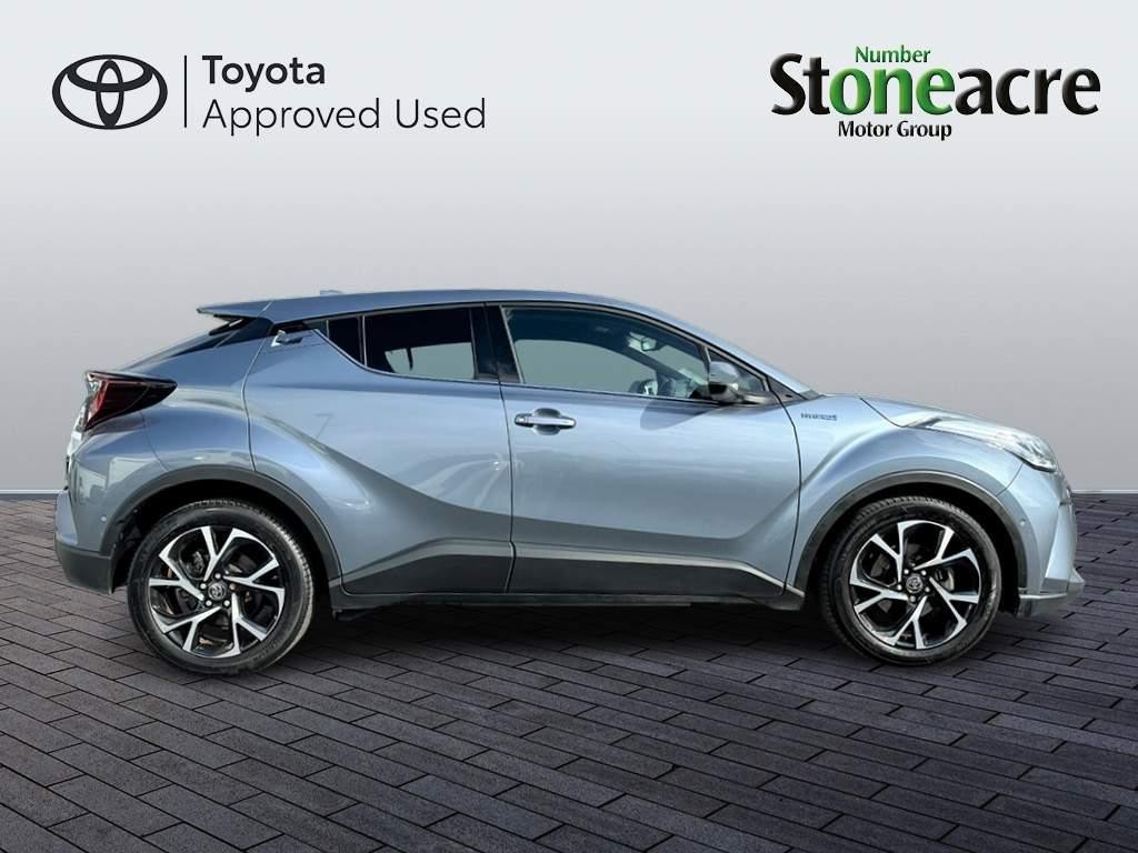 Toyota C-HR Image 2