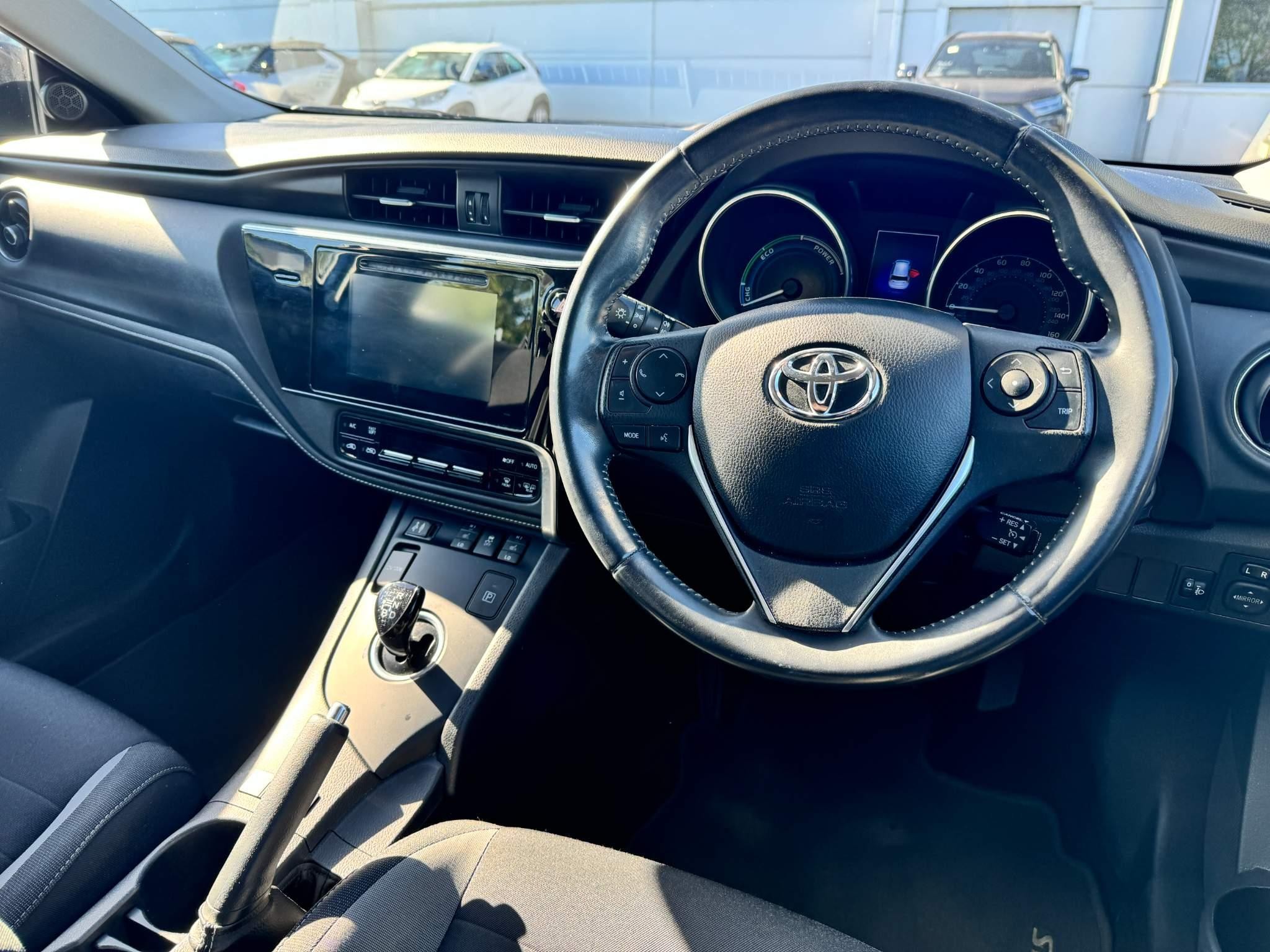 Toyota Auris Image 16