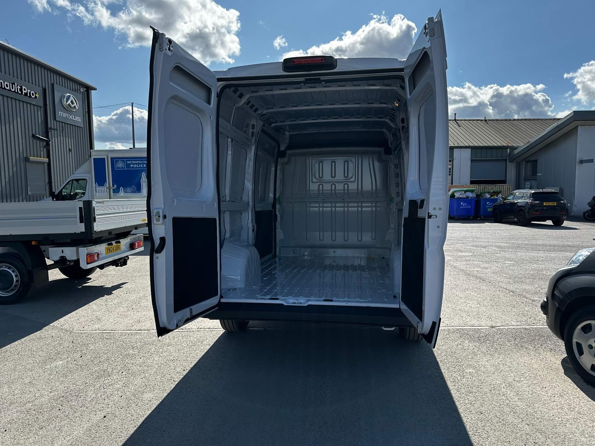 Fiat Ducato Panel Van Image 18