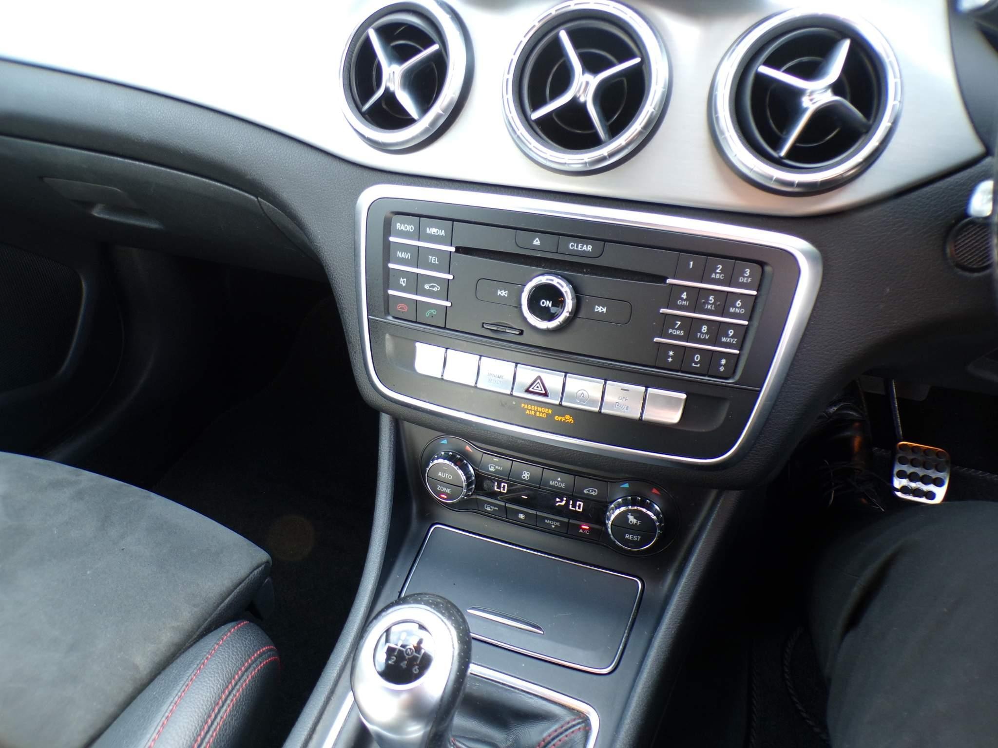 Mercedes-Benz CLA Image 11