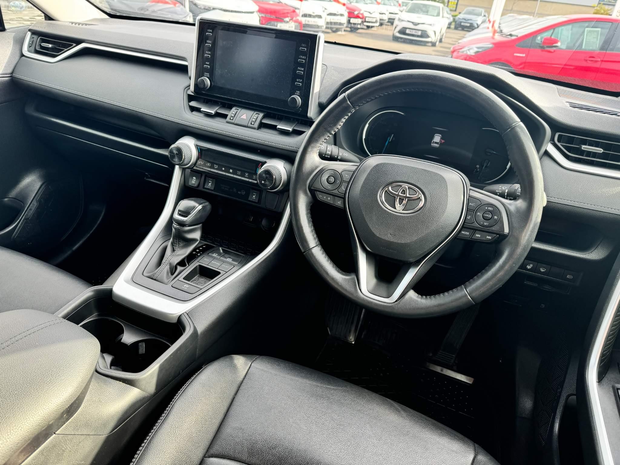 Toyota RAV4 Image 16