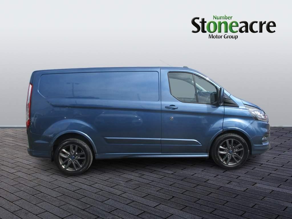 Ford Transit Custom Image 2