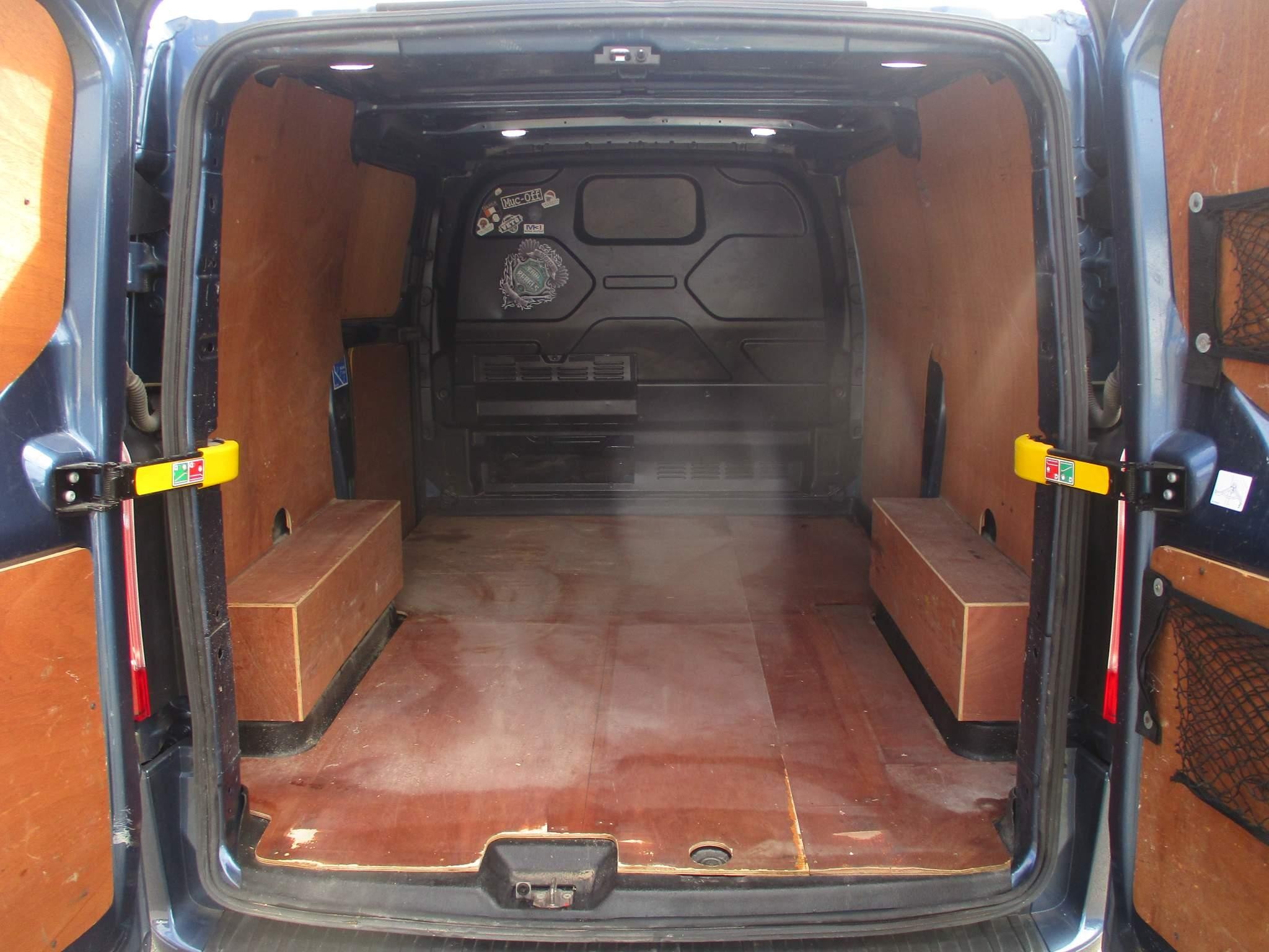 Ford Transit Custom Image 15