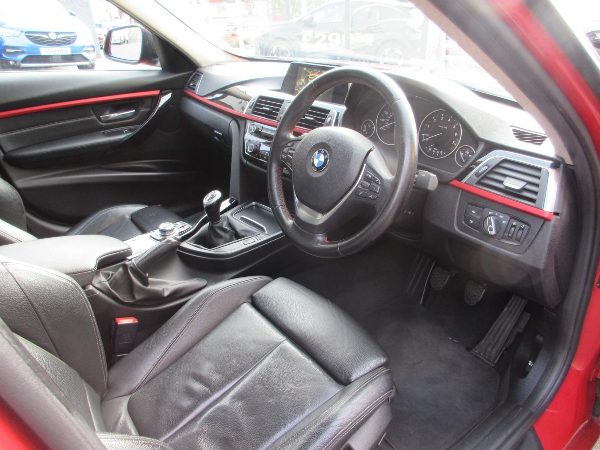 BMW 3 Series Image 10