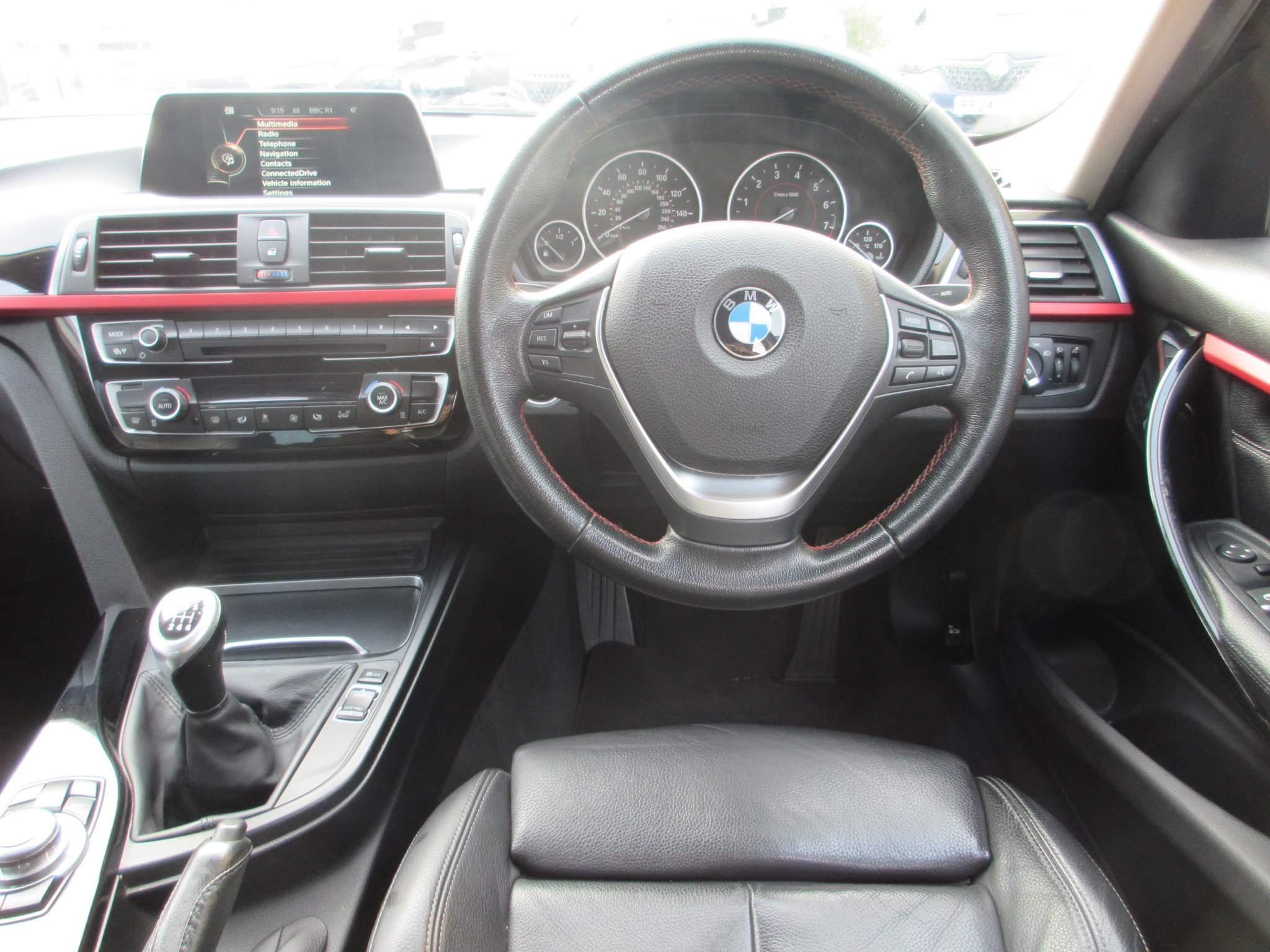 BMW 3 Series Image 11