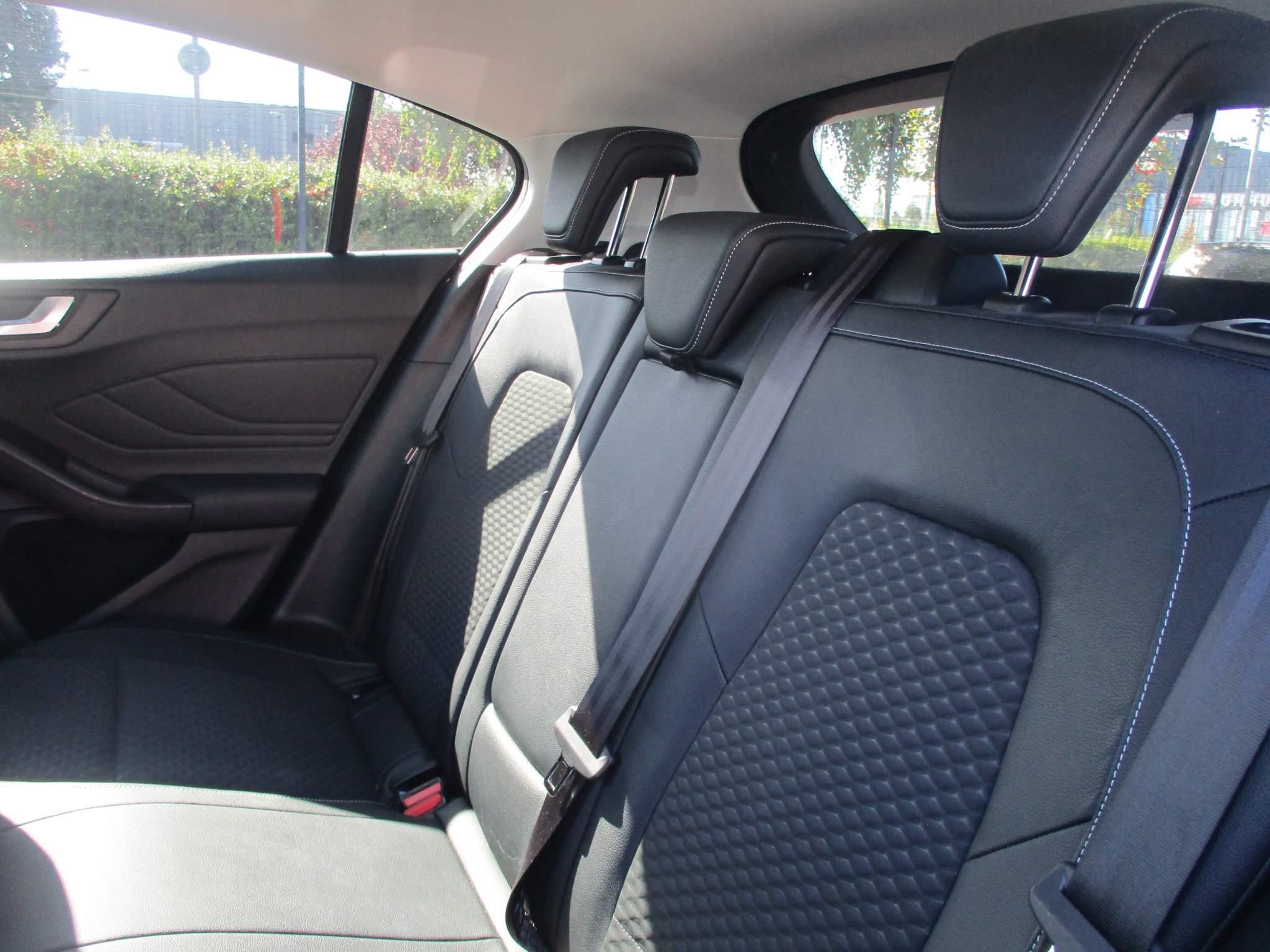 Ford Focus Image 19