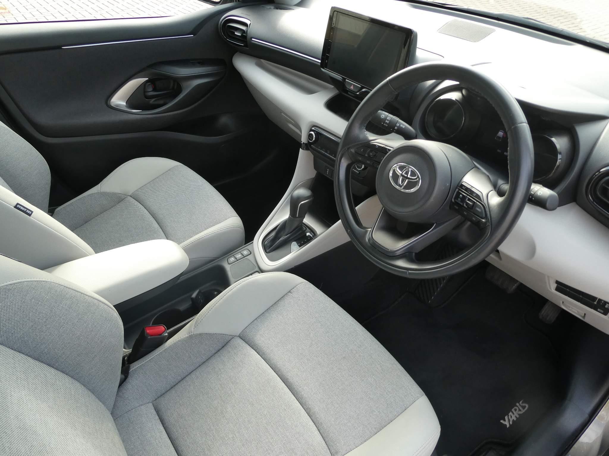 Toyota Yaris Image 11