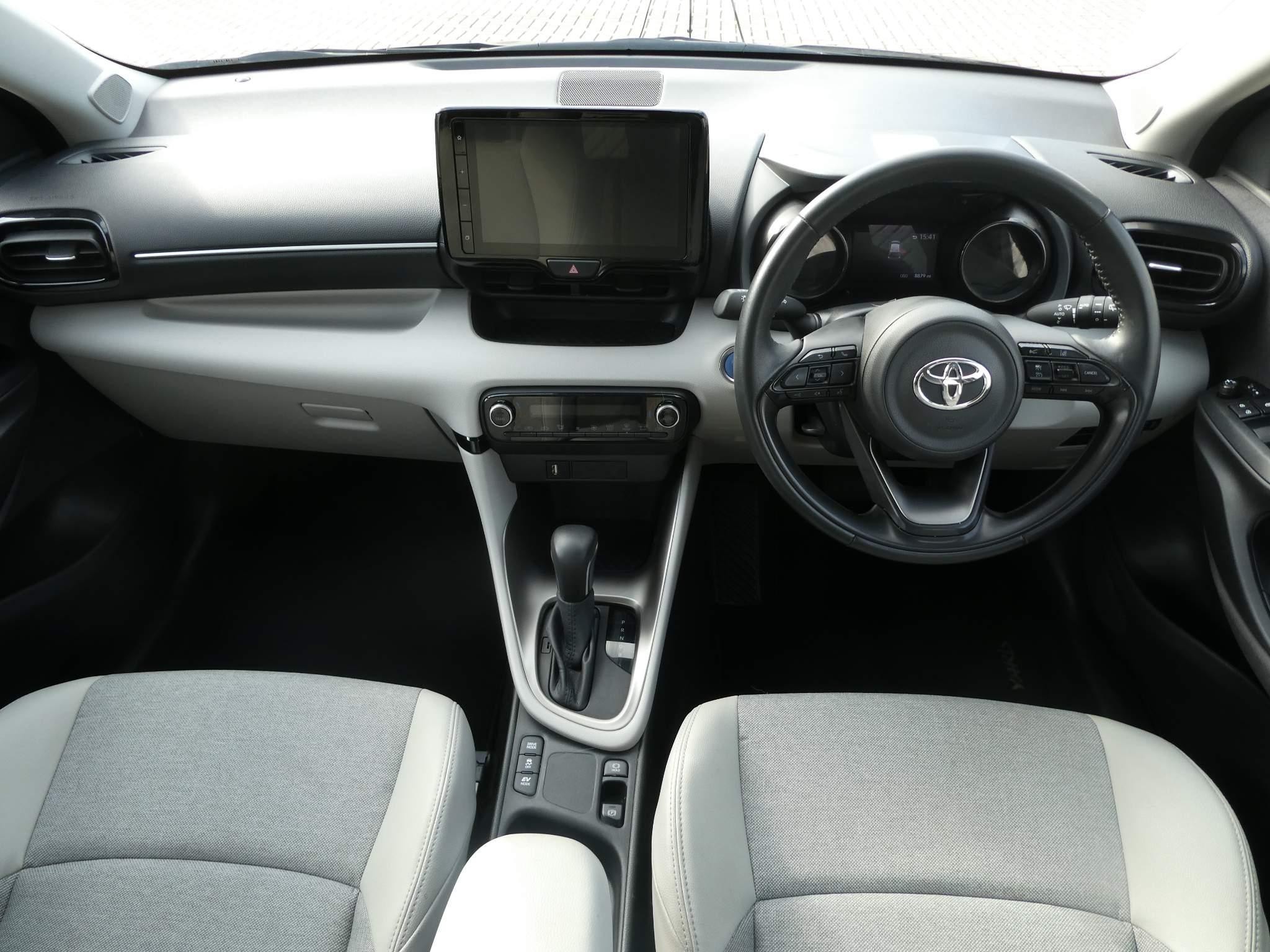 Toyota Yaris Image 12