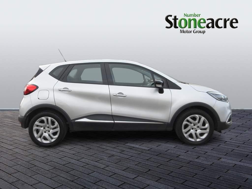 Renault Captur Image 2