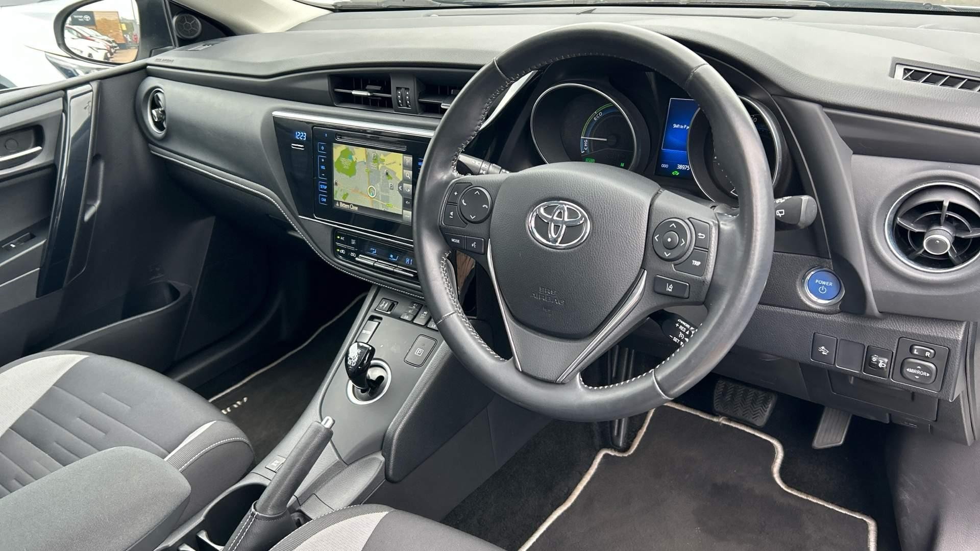 Toyota Auris Image 12