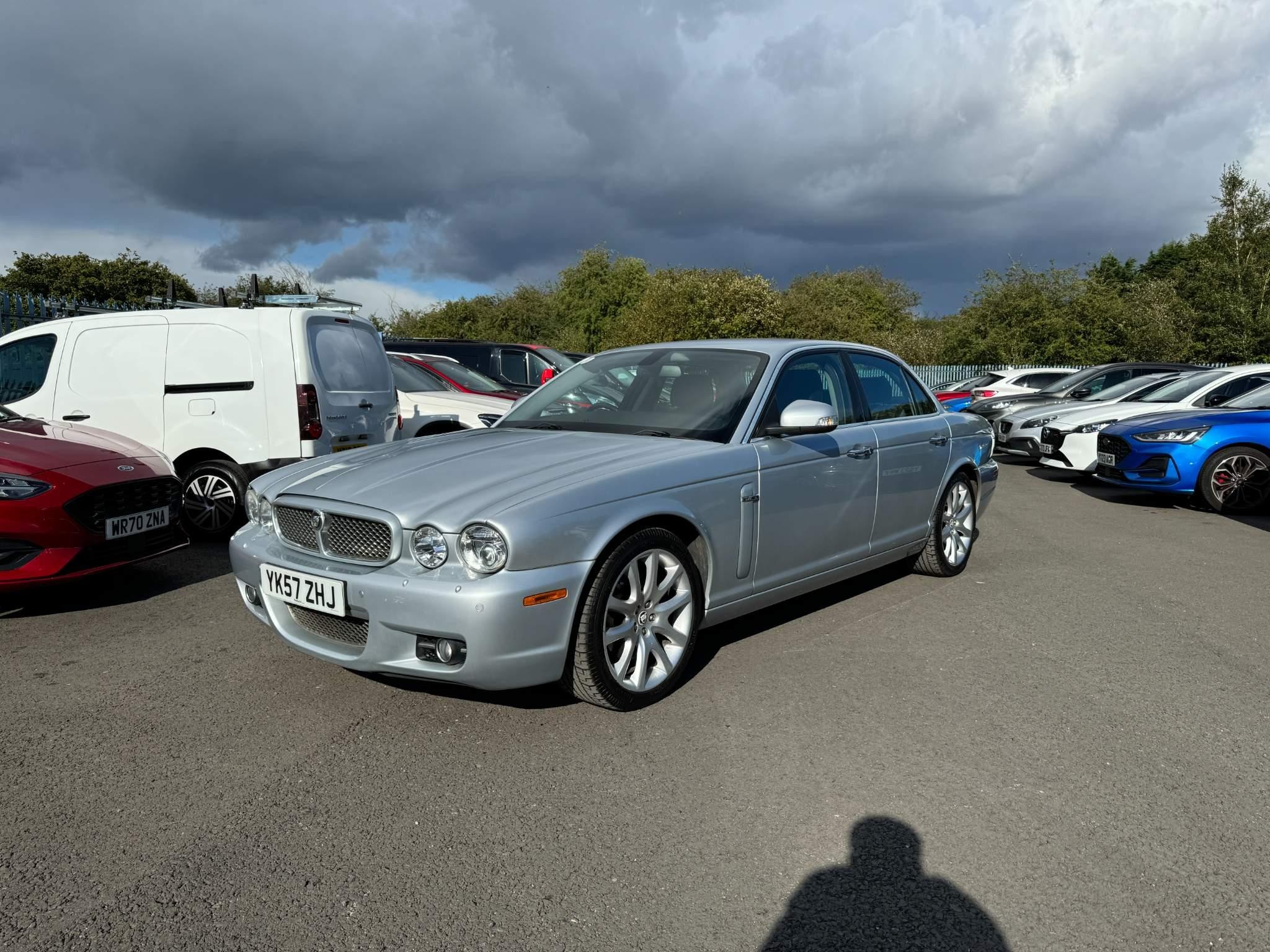 Jaguar XJ Image 37